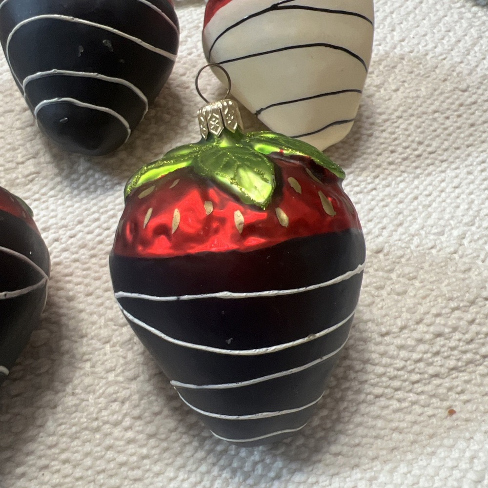 Dark White Chocolate Dipped Strawberry Christmas Ornaments Blown Glass Set Of 5 - Picture 14 of 16